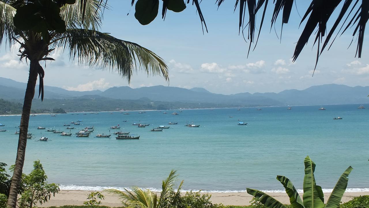 Ketapang Resort Karanghawu Exterior foto