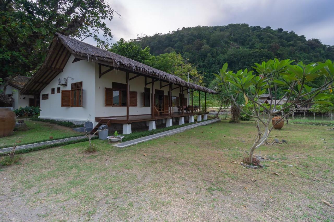 Ketapang Resort Karanghawu Exterior foto