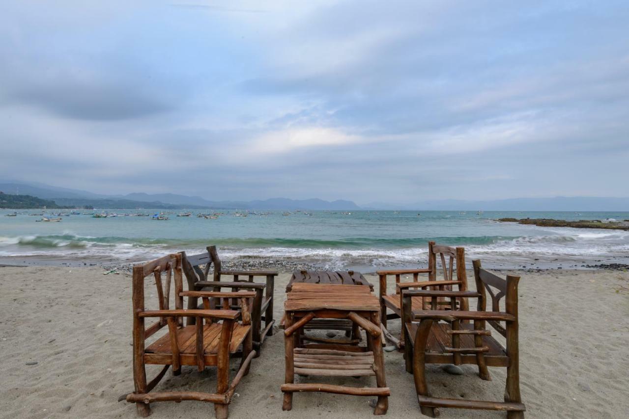 Ketapang Resort Karanghawu Exterior foto